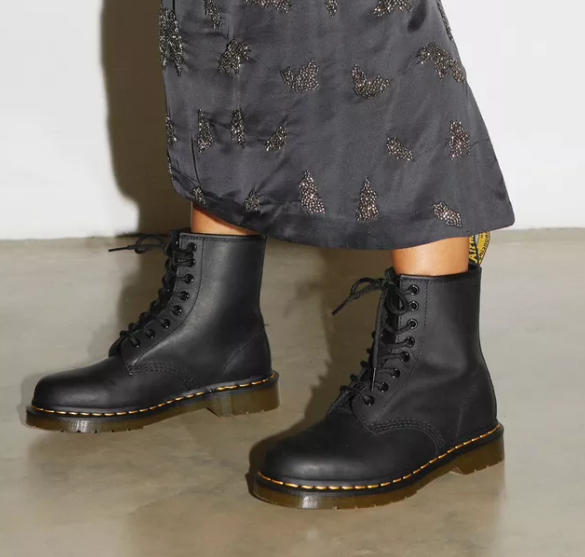 DR MARTENS # 1460 NOIR GREASY