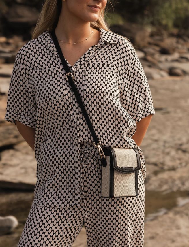 LOUENHIDE # YOKO CANVAS PHONE BAG