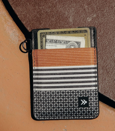 THREAD # VERTICAL WALLET SANDERS