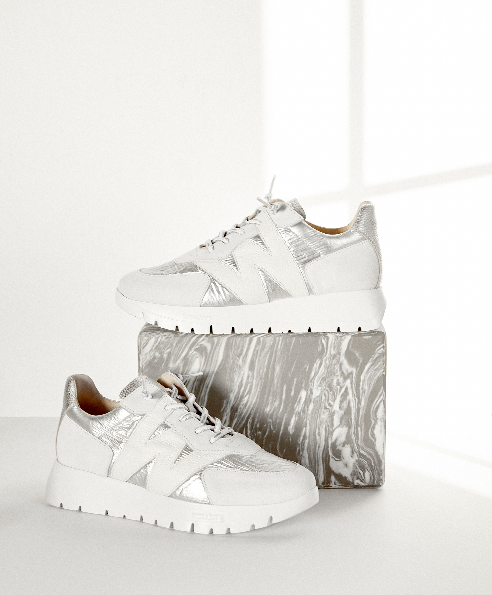 WONDERS # A2464 ARGENT