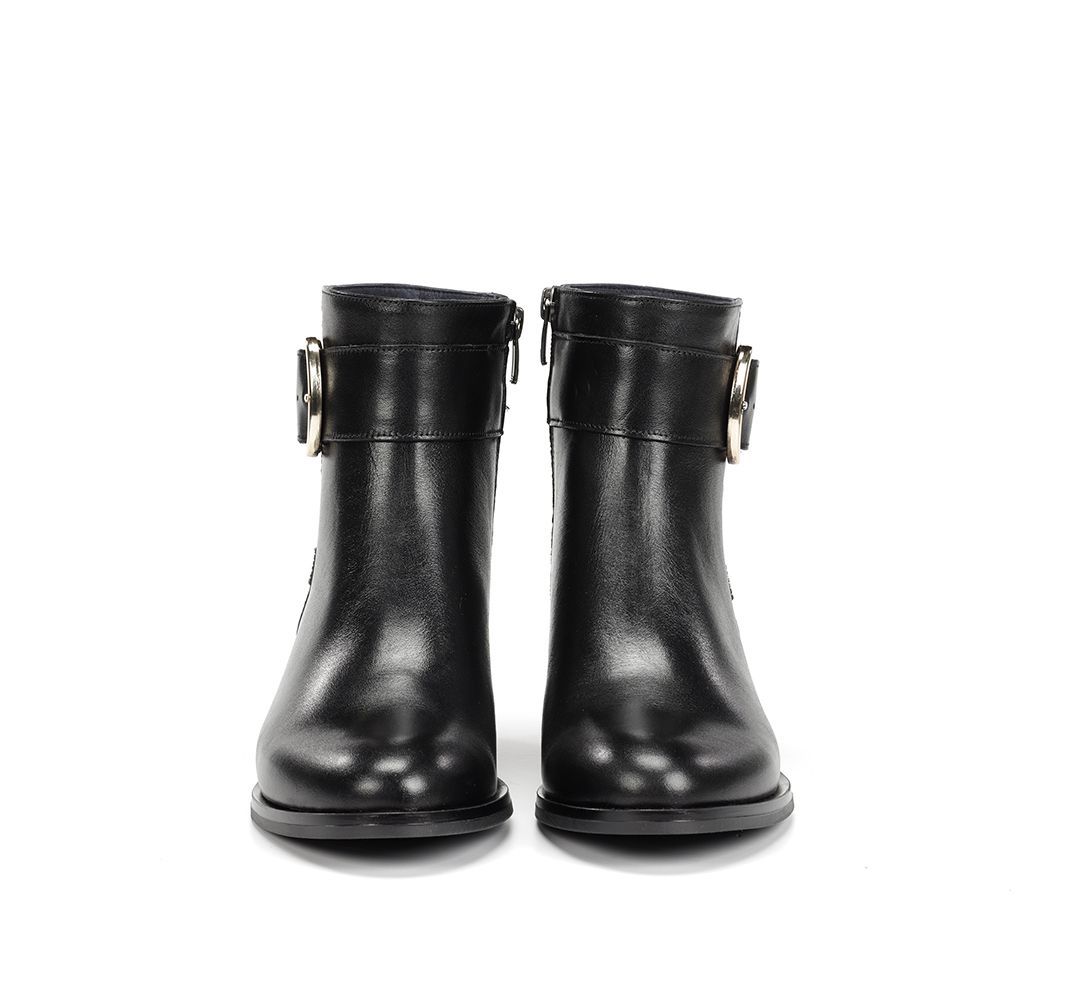 DORKING # KIM NOIR