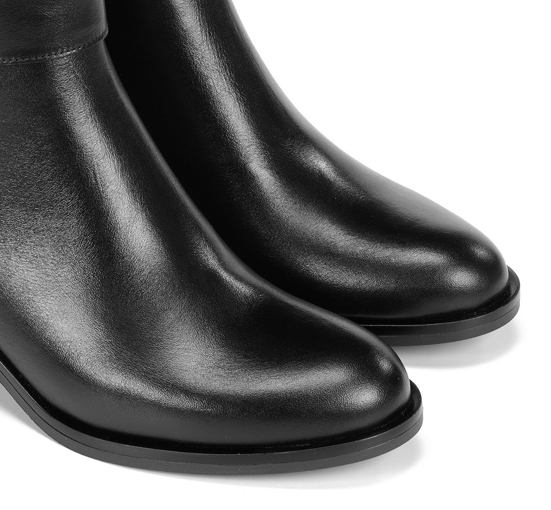 DORKING # KIM NOIR