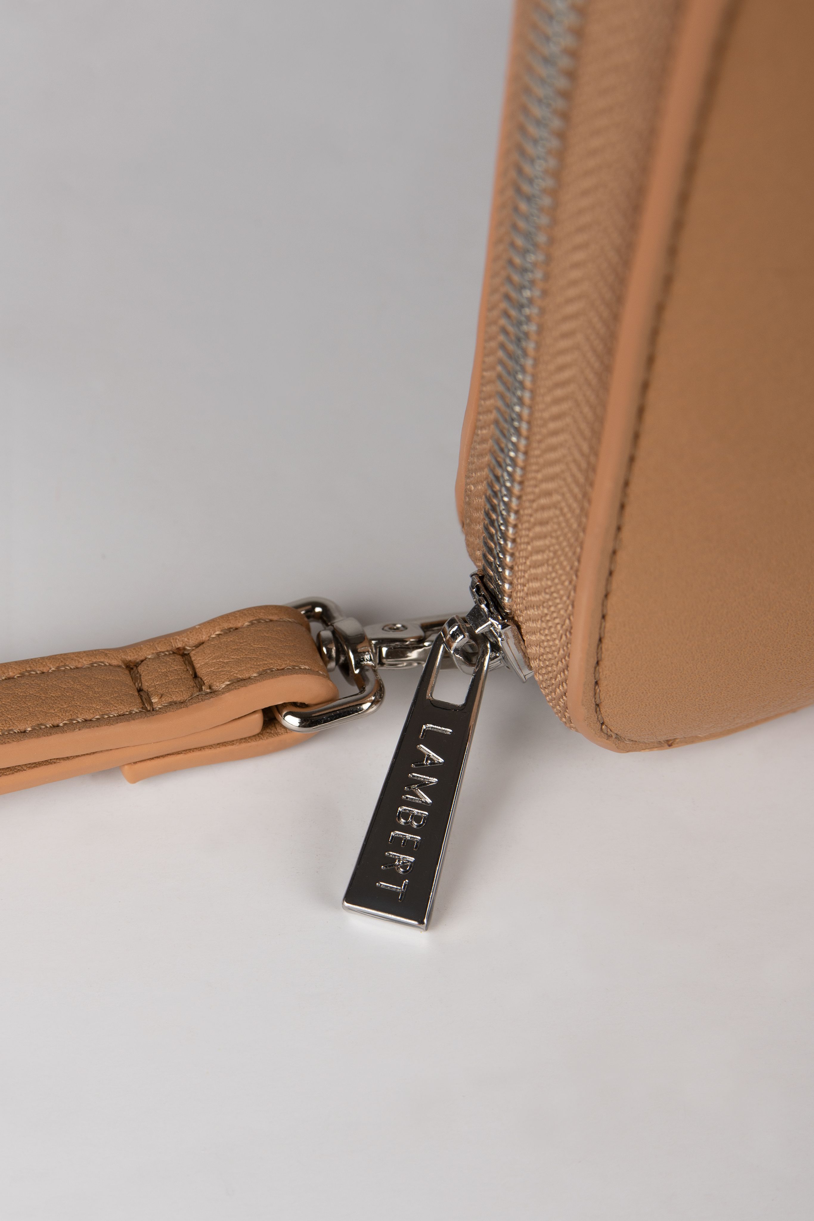 LAMBERT # INES ETUI A PASSEPORT